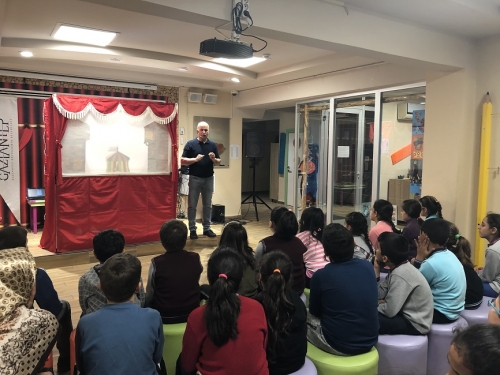 Gaziantep’in Çocuk Kütüphanelerinde Karagöz ve Hacivat Oyunları Sergilendi